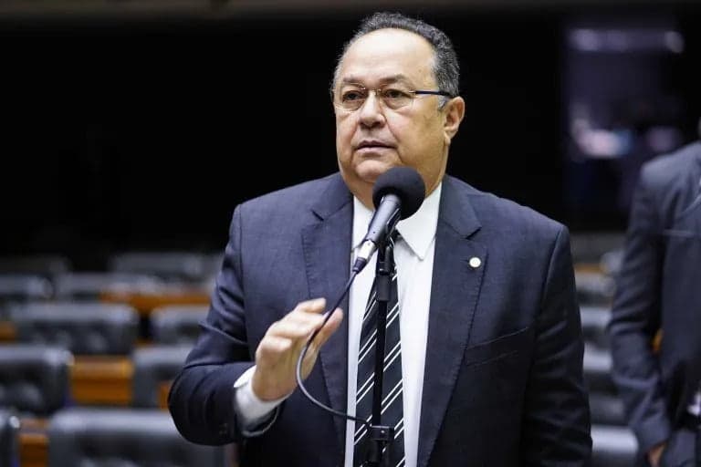 Republicanos decidirá até julho apoio a um pré-candidato à Prefeitura de Manaus, diz Silas Câmara