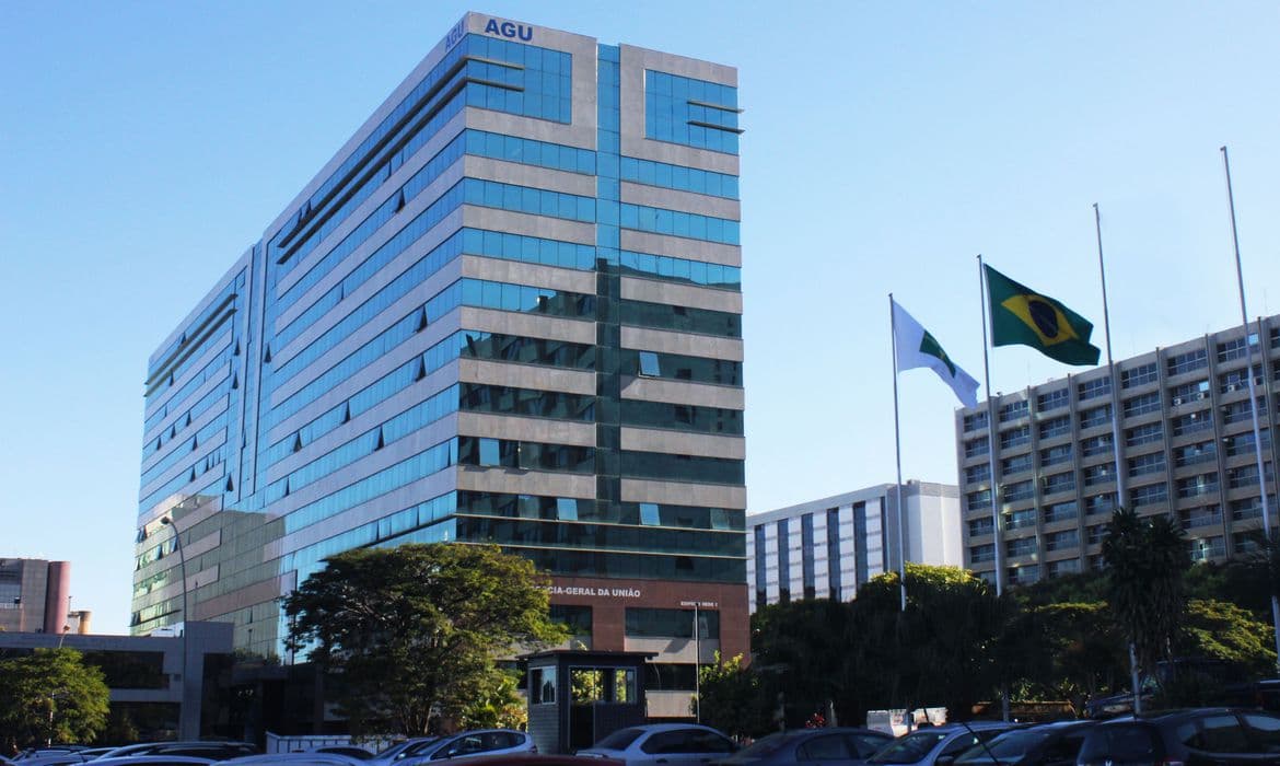 AGU quer R$ 100 milhões de financiadores de atos “golpistas”