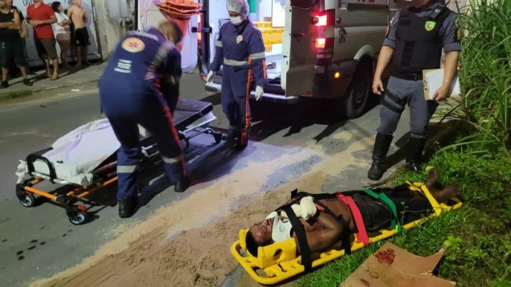 Homem é baleado nas duas mãos em ação de Tribunal do Crime