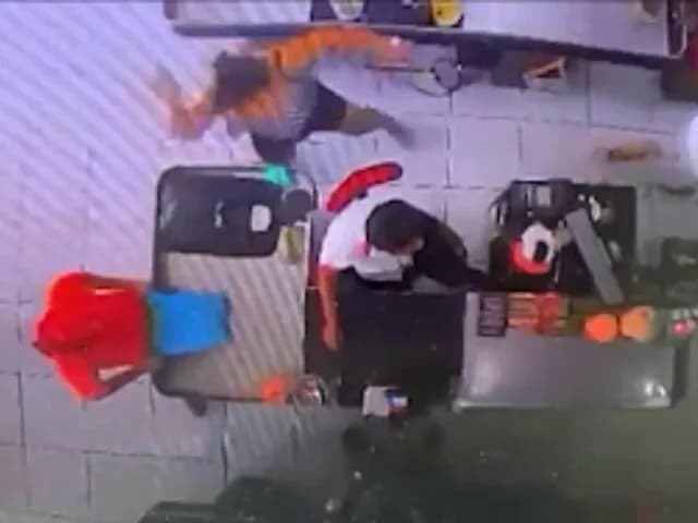 Veja vídeo: Jovem é vítima de tentativa de homicídio em supermercado