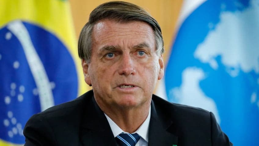 PF estuda pedir prisão de Bolsonaro caso ele não volte ao Brasil até abril