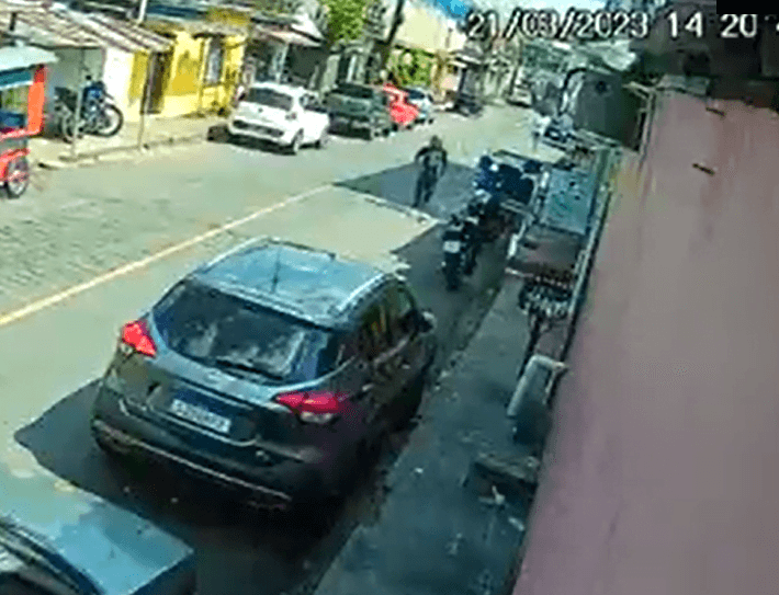 Câmeras registram momento em que cliente de barbearia é executado em Manaus