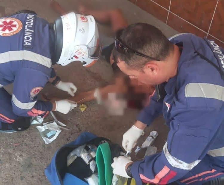 Mulher mata amiga a facadas por causa de cachaça, diz polícia