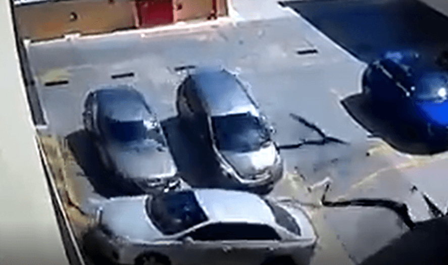 Vídeo mostra momento exato em que teto de shopping desaba