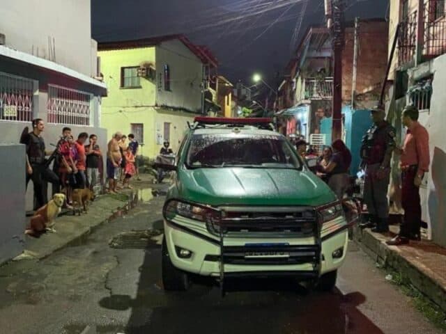 Mulher é brutalmente assassinada em frente aos filhos no B.U