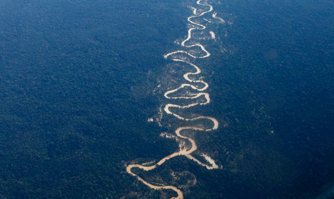 Espaço aéreo na Terra Indígena Yanomami será fechado hoje