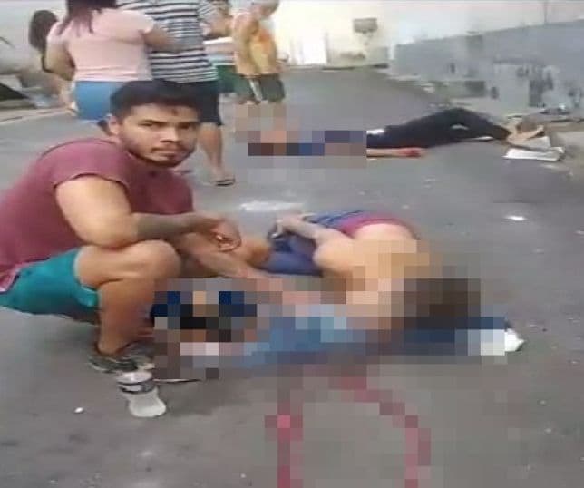VÍDEO:  Dupla é encurralada e baleada em beco de Manaus