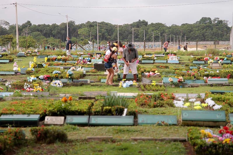 Meio milhão de pessoas devem visitar os cemitérios no Dia das Mães em Manaus