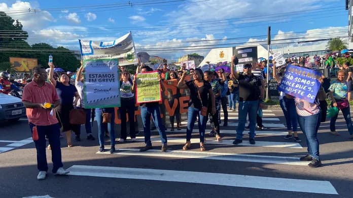 Governo e professores não chegam a acordo; categoria mantém greve