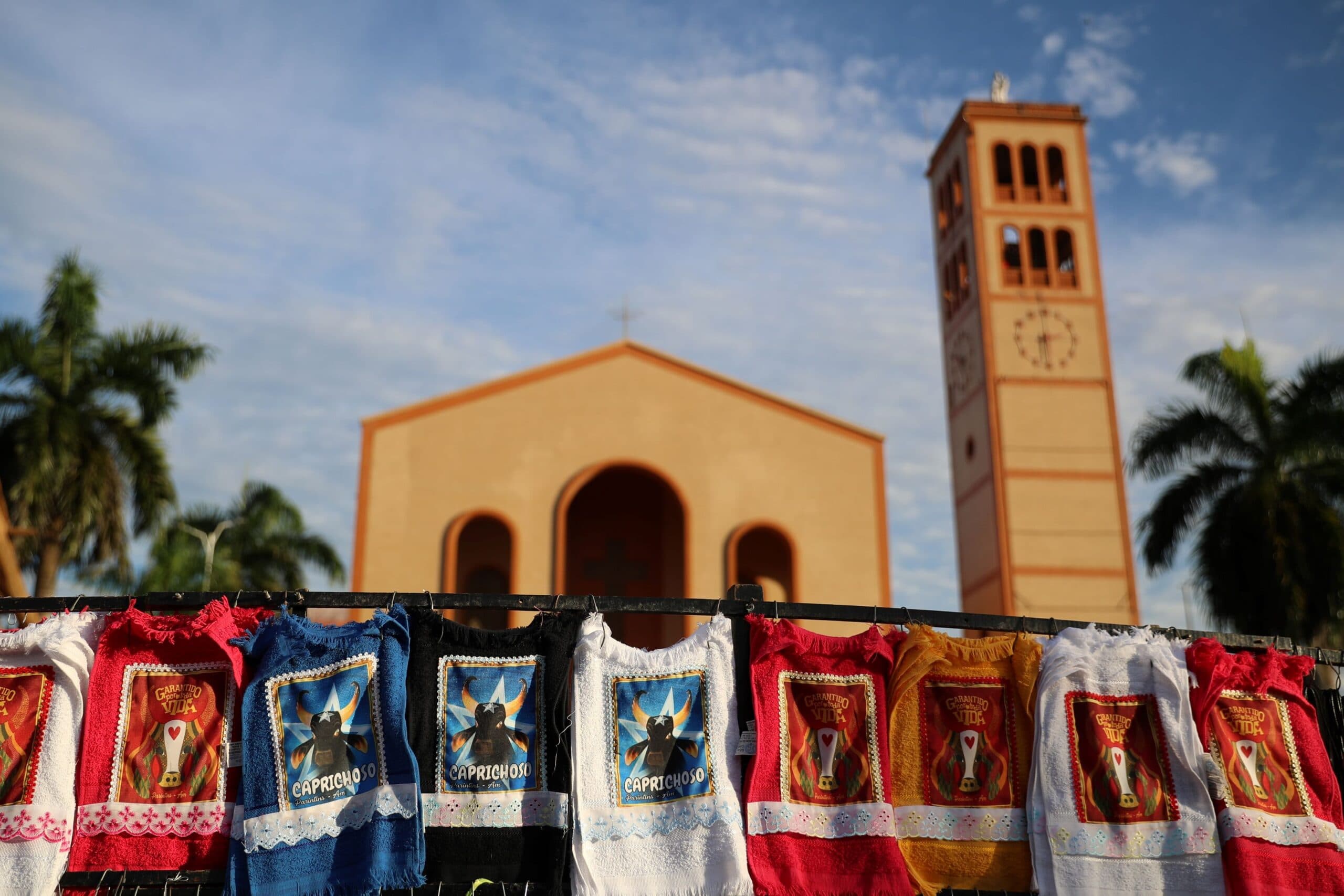 Comércio espera faturar 200% a mais durante Festival de Parintins