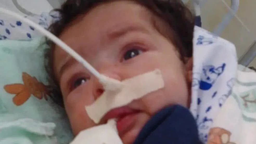 Bebê de dois meses morre após ter leite injetado na veia em vez de remédio