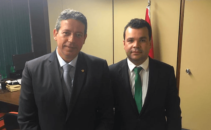 Ex-assessor de Arthur Lira é alvo de operação da PF contra desvio de dinheiro