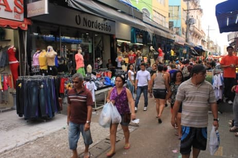 Dia dos Pais deve movimentar o comércio de vestuário, calçados e cosméticos no AM