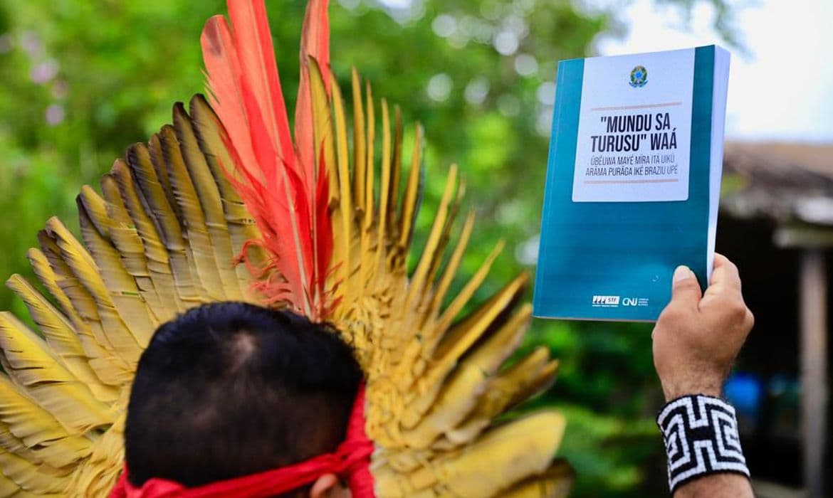 Constituição brasileira em língua indígena é lançada no AM