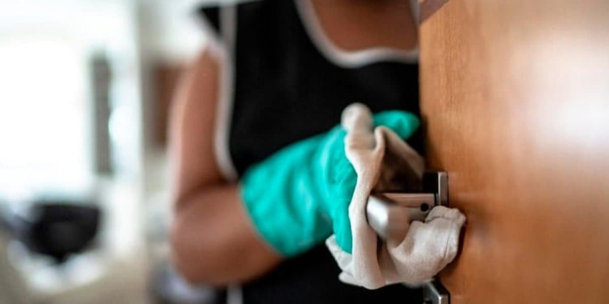 Doméstica na BA denuncia patrões que instalaram câmera para vigiar geladeira