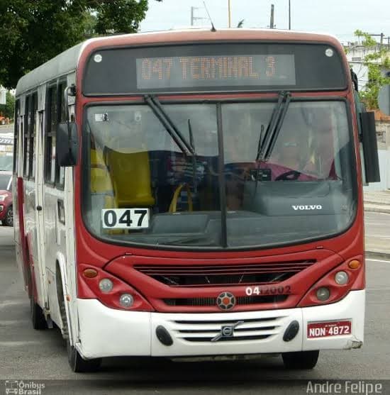 Linha 047 é assaltada e criminosos esfaqueam motorista em Manaus