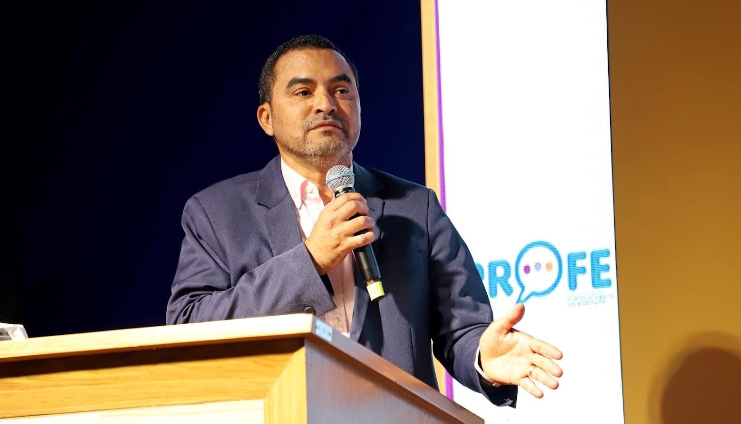 Wanderlei Barbosa sanciona Lei do “Profe”: “Programa vai revolucionar a educação do Tocantins”