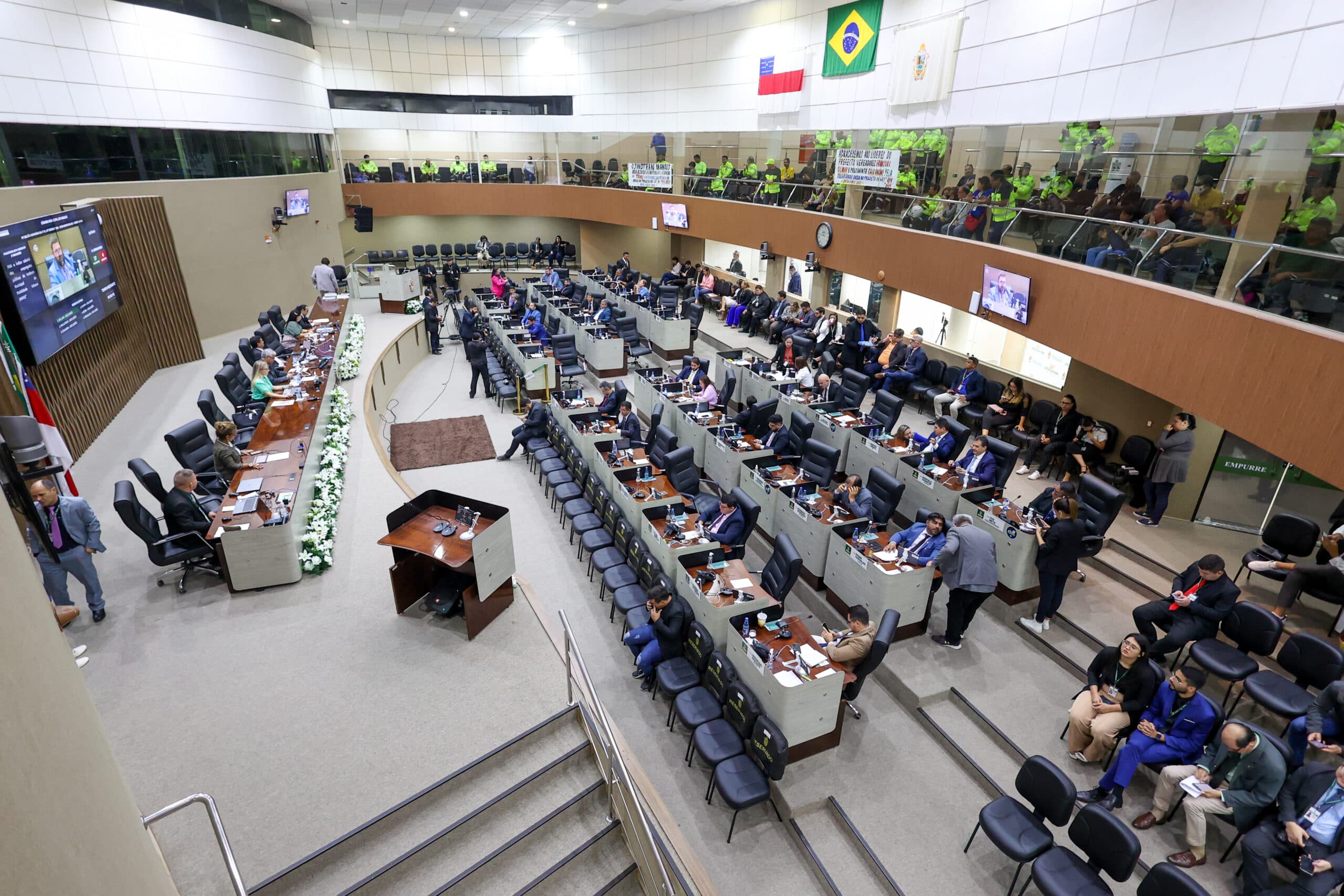 “Que não possamos ser levianos”, diz Dione Carvalho a Marcelo Serafim sobre permuta de terrenos na CMM