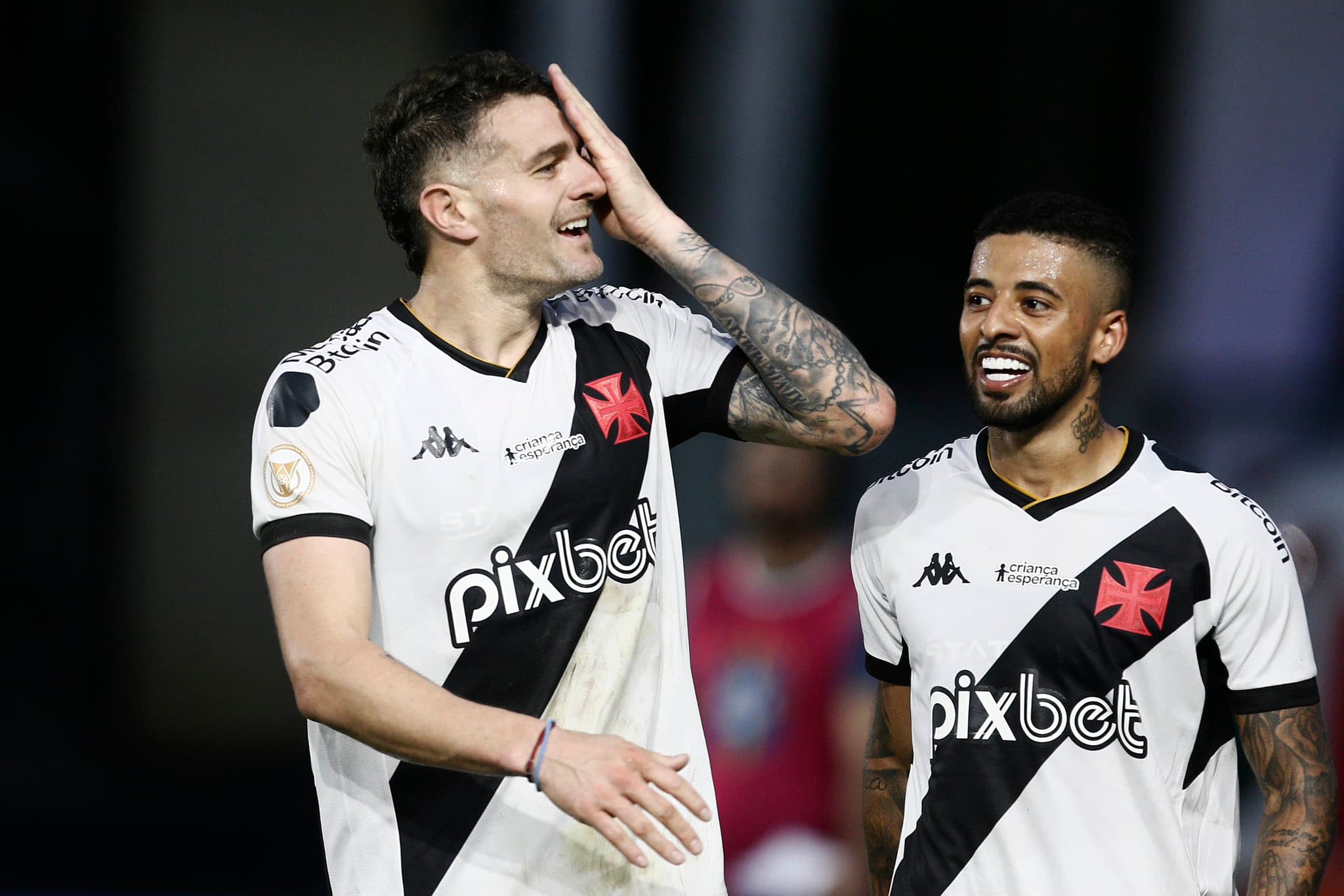 Vasco volta a vencer e deixa a lanterna do Brasileirão; Flamengo perde para o Cuiabá