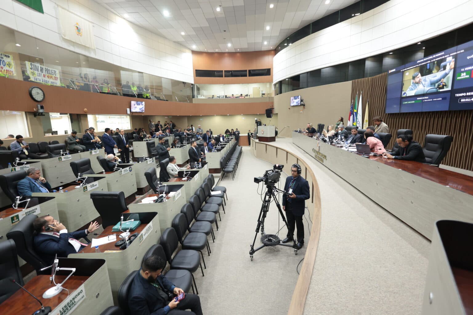 CMM retira homenagem a investigador que agrediu advogado e babá