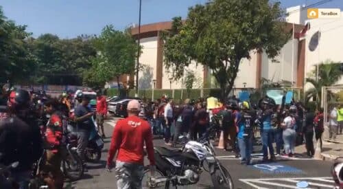 VÍDEOS: Após “PL Delivery” ser barrado, entregadores por APP protestam na CMM