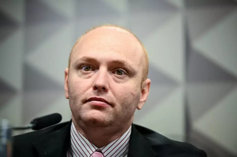 Defesa de Bolsonaro vai adotar medidas judiciais contra hacker