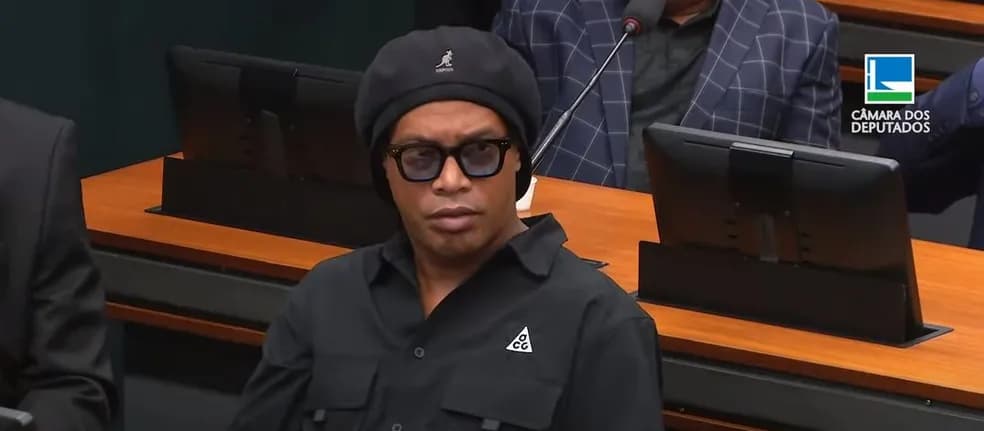 Ronaldinho Gaúcho se diz vítima e fica em silêncio na CPI das Criptomoedas
