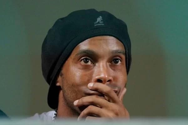 Ronaldinho Gaúcho falta à CPI e depoimento é remarcado