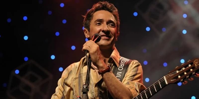 Tom Cleber se apresenta na Casa de Praia neste fim de semana