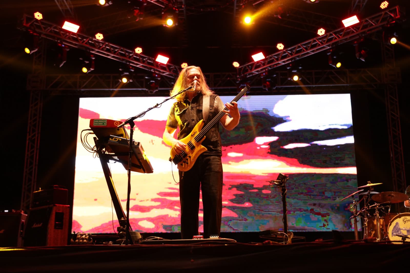 VÍDEOS: Humberto Gessinger e Murilo Huff “quebram tudo” no palco Amazona do #SouManaus 2023