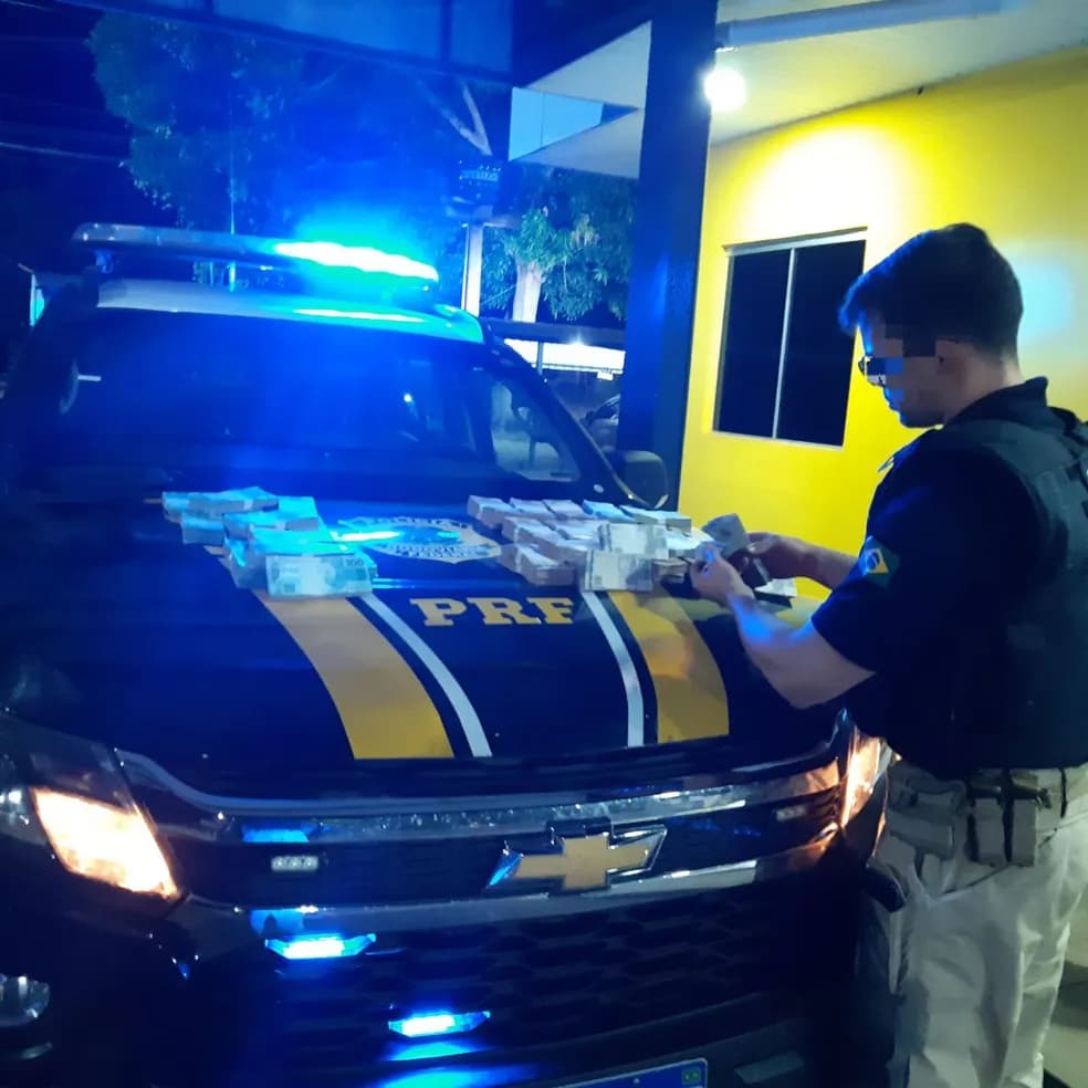 Policia Federal encontra mais de R$ 400 mil em motor de carros
