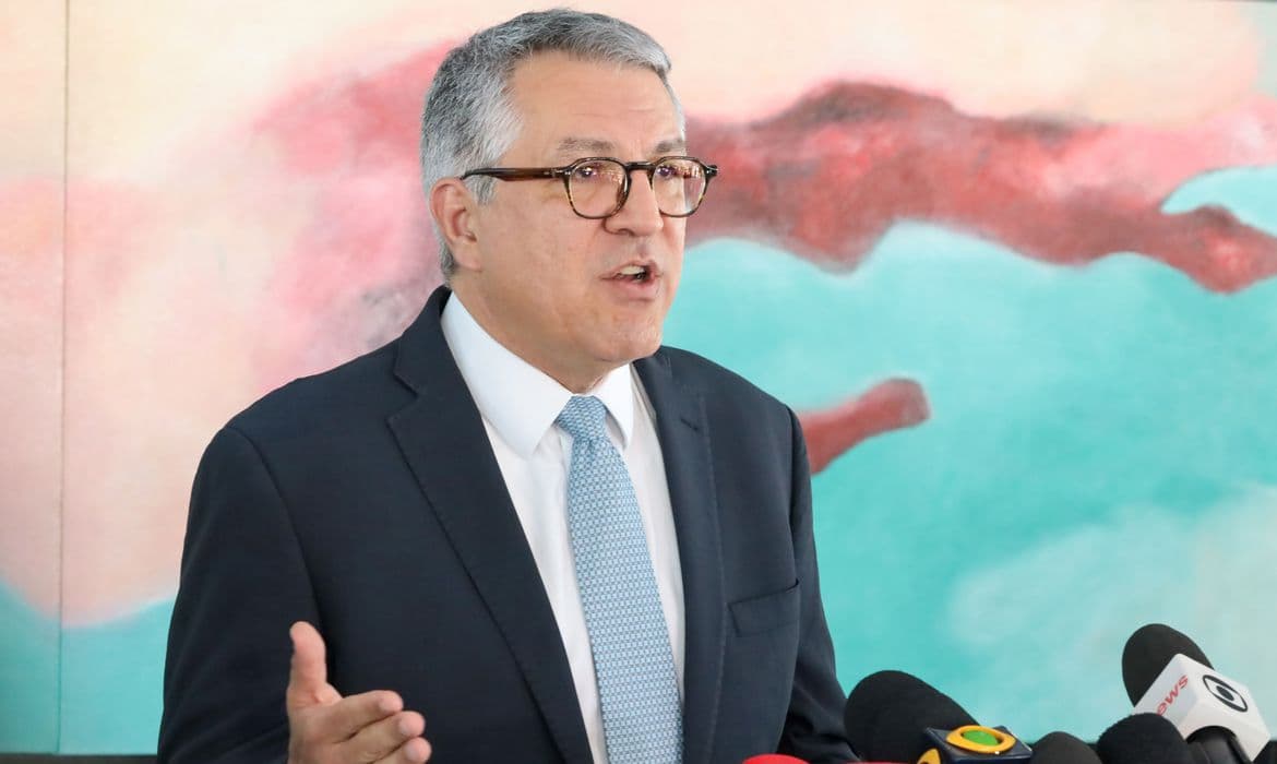 ‘Taxa super-ricos’: Padilha defende a tributação e aprovação do PL dos fundos