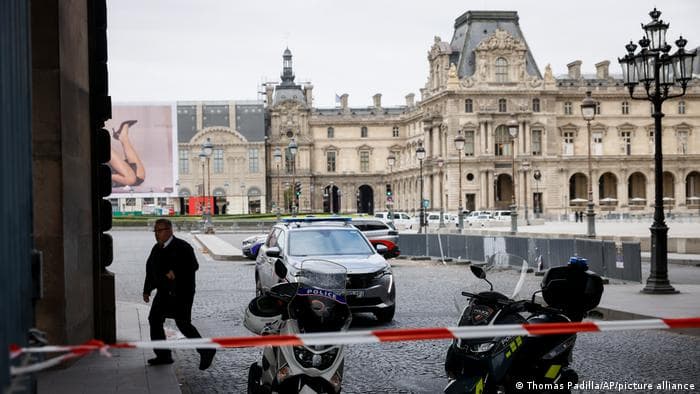 VÍDEO: Ameaça de bomba fecha Museu do Louvre, em Paris
