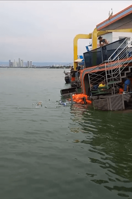 VÍDEOS: Flutuante encalha enquanto transportava banhistas no lago de Palmas