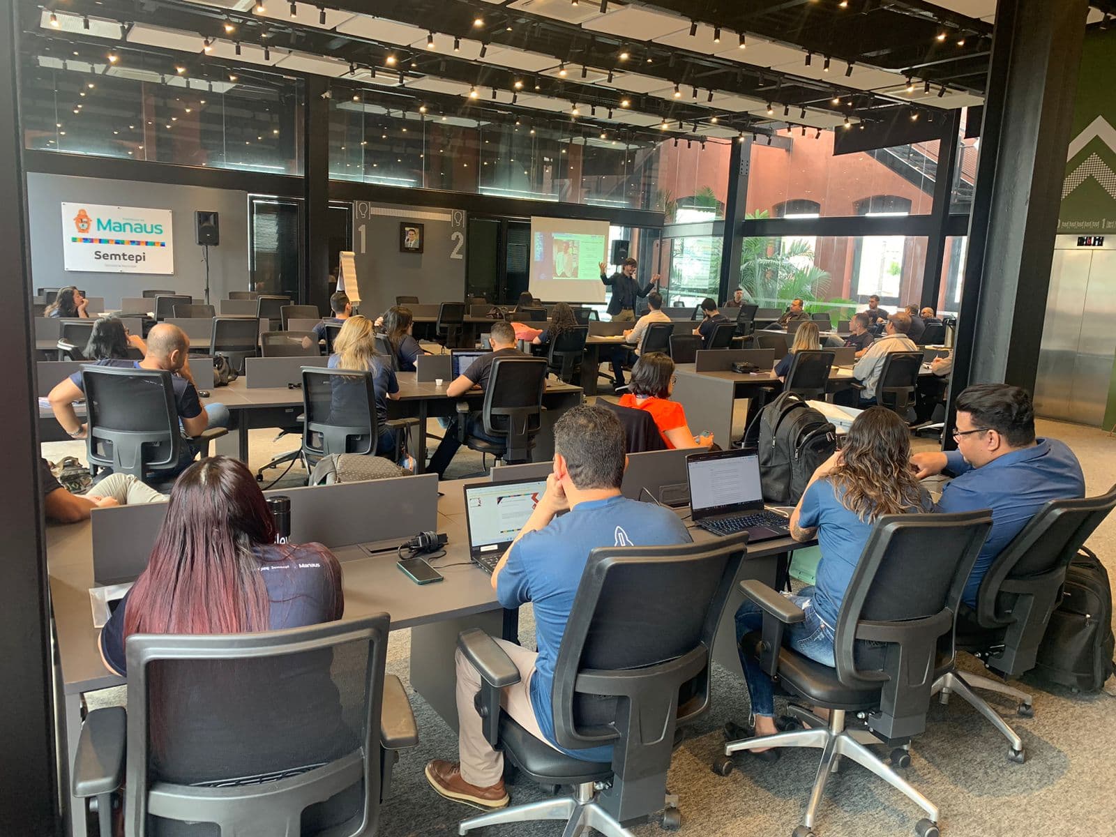 Prefeitura de Manaus oferece 139 vagas gratuitas para cursos; Saiba quais