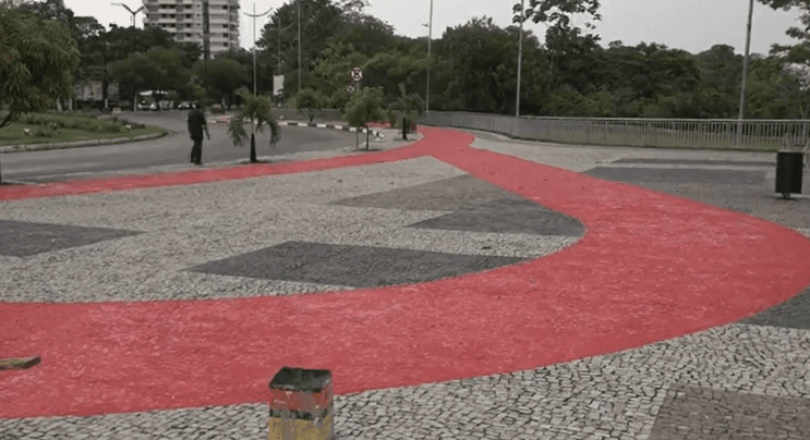 Prefeitura removerá pintura de ciclovia da Ponta Negra e fará troca de pedras portuguesas