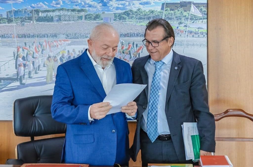 Lula volta a despachar no Planalto após cirurgias