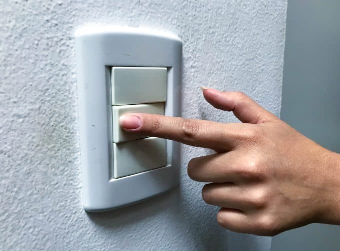 Aneel mantém bandeira verde em novembro, sem taxa adicional