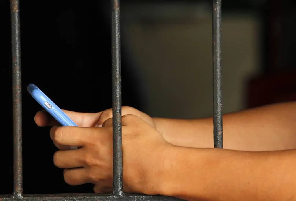 Governo Federal propõe novas medidas para impedir celulares em presídios