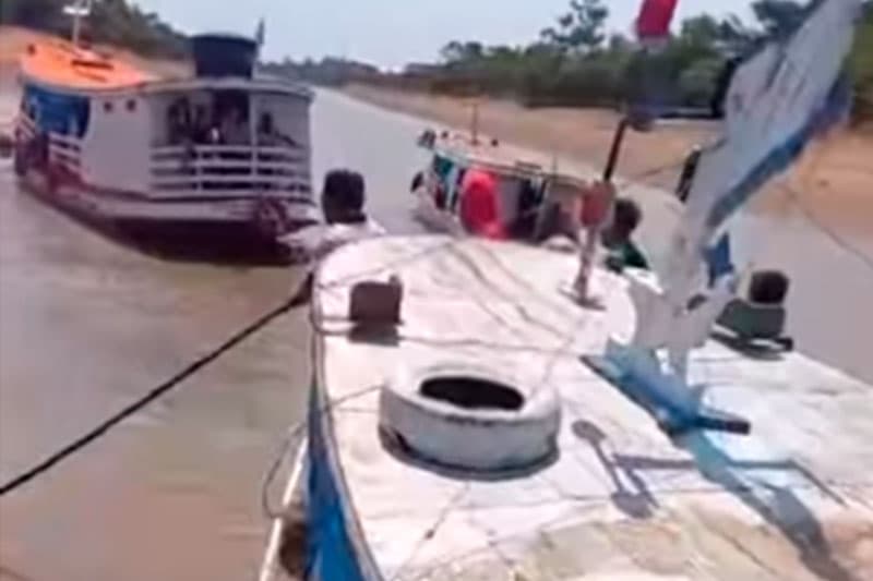 Devido à seca dos rios no Amazonas, três embarcações encalham no Paraná do Aduacá