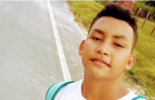 Adolescente liga tomada com corpo molhado e morre eletrocutado, em Manaus