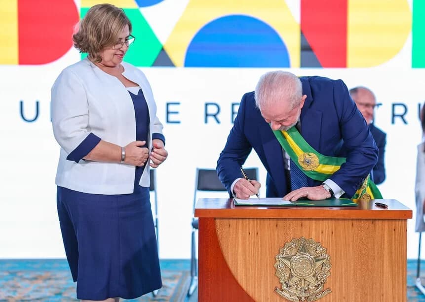 Lula sanciona lei que cria pensão para órfãos do feminicídio