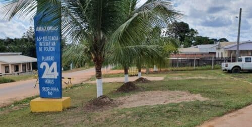 Com ciúmes, mulher tenta matar marido com golpes de enxada, no AM