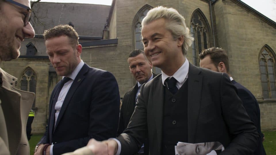 Direita vence eleições parlamentares na Holanda