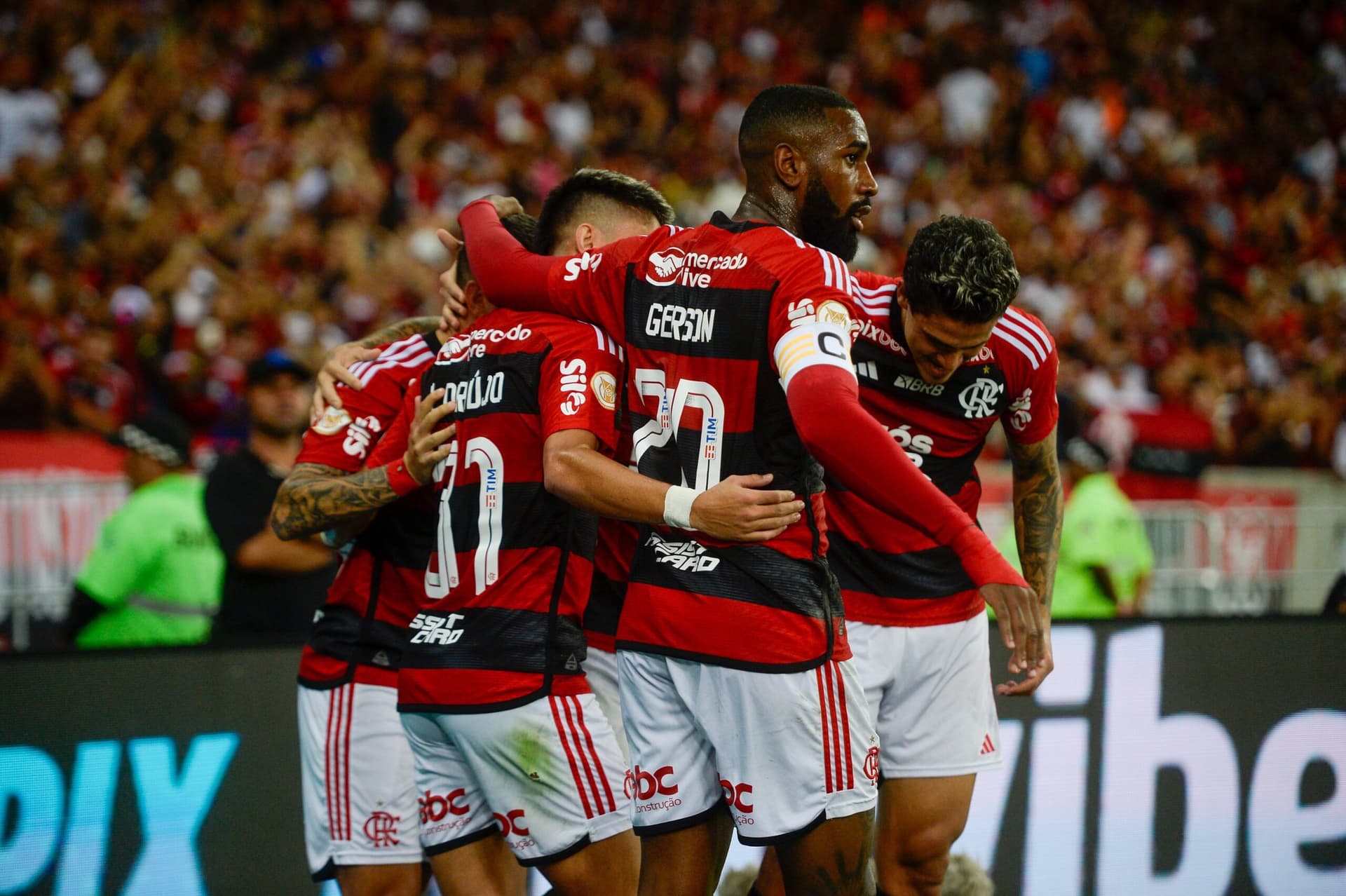Brasileirão fica em aberto e pode ter seis times na briga pelo título