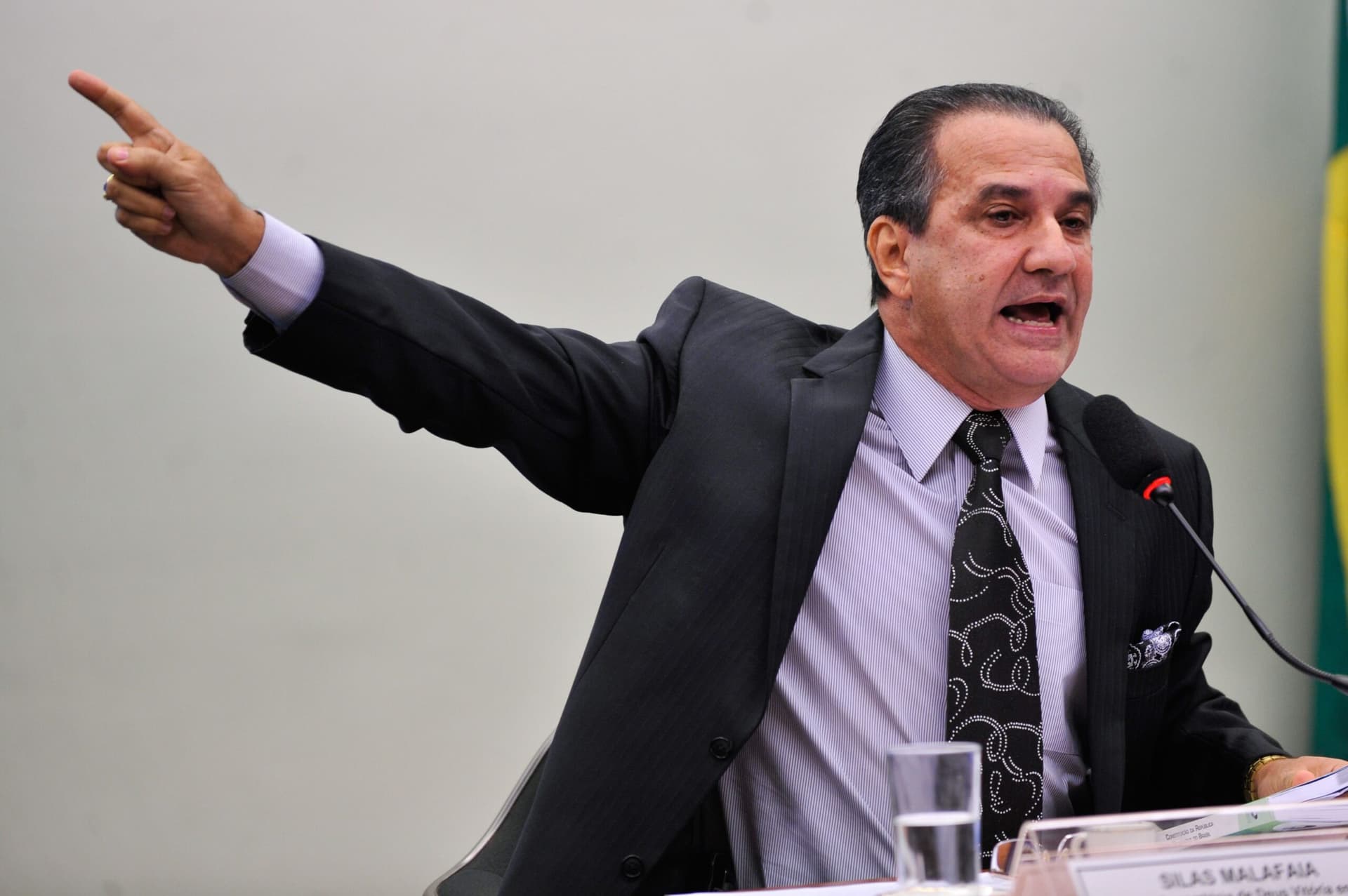 Câmara convida Silas Malafaia para debater união poliafetiva