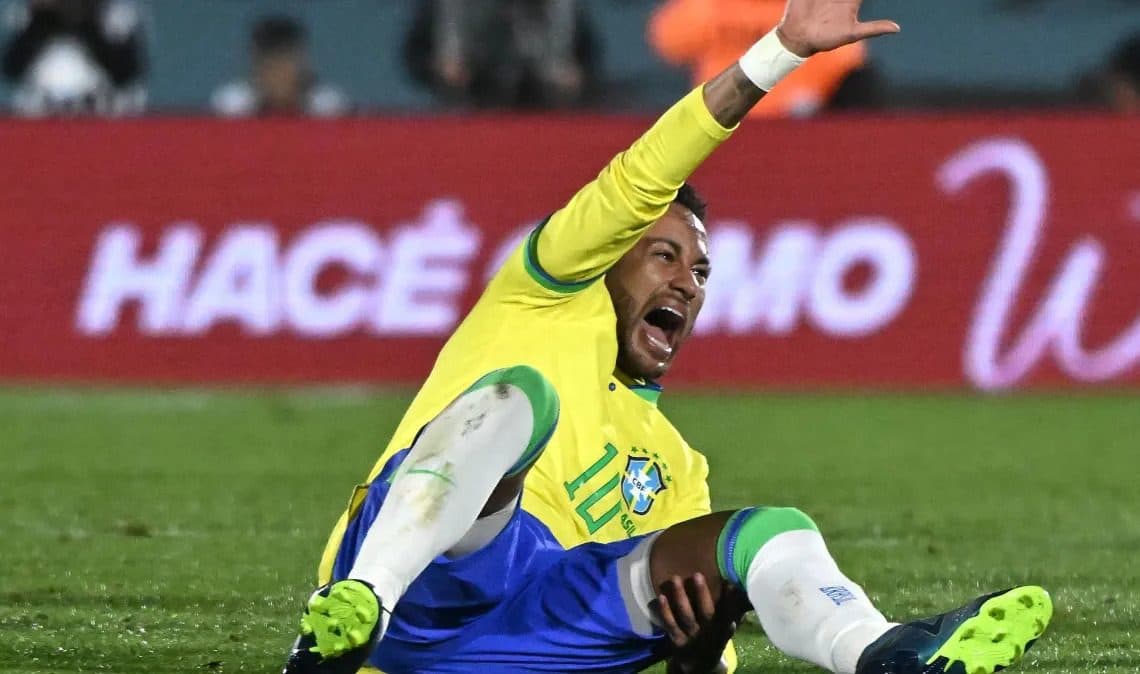 Neymar passa por cirurgia no joelho em Belo Horizonte