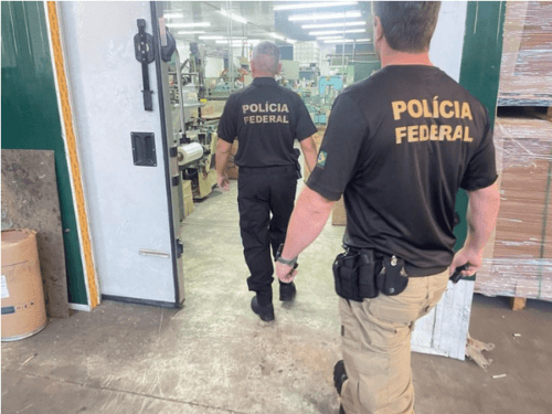 PF realiza operação contra de tráfico de pessoas e contrabando de cigarros, no AM
