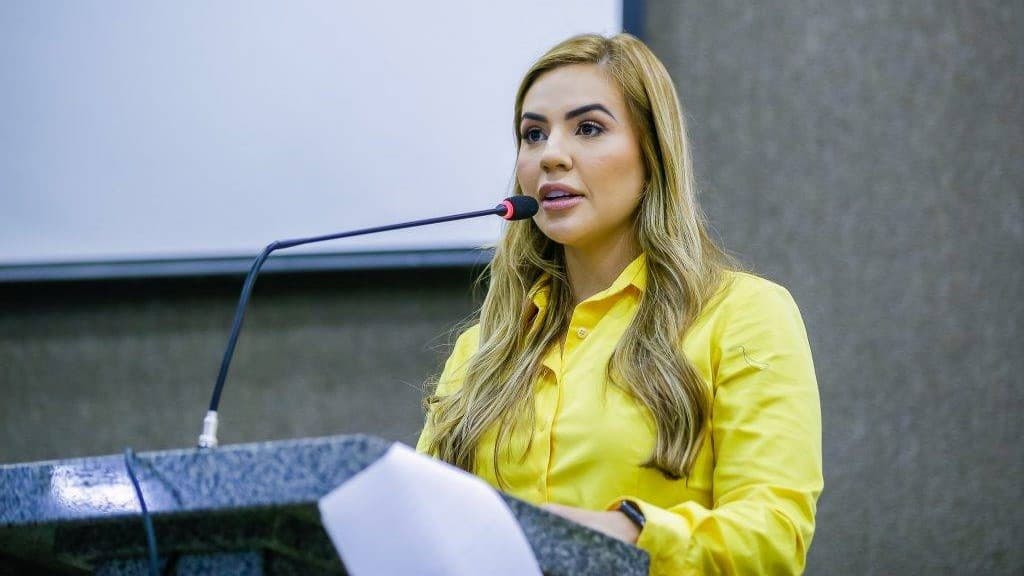 Deputada do AM propõe proibir a obrigatoriedade de vacinação contra Covid-19 para crianças