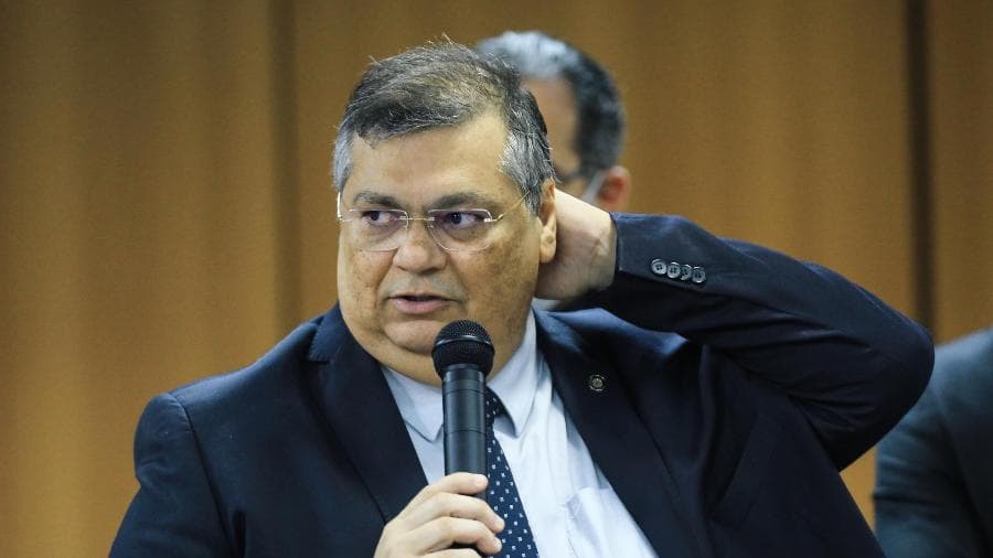 Dino diz que deveria receber adicional de insalubridade